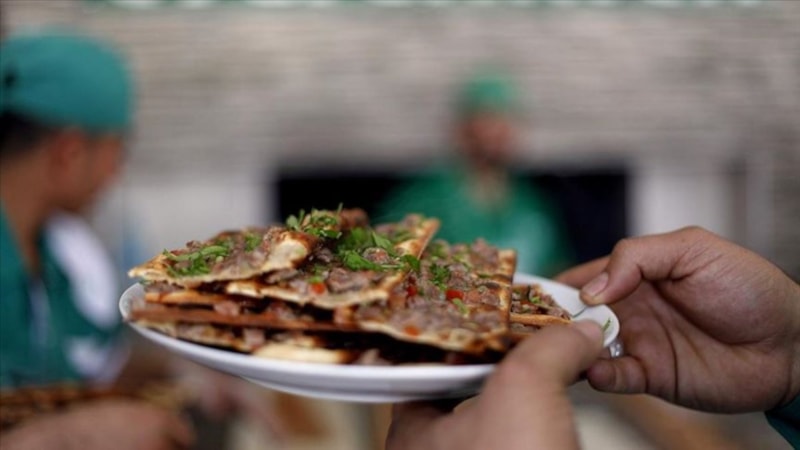 Konya'da etli ekmek yiyen yandı; Harcından bakın neler neler çıktı...