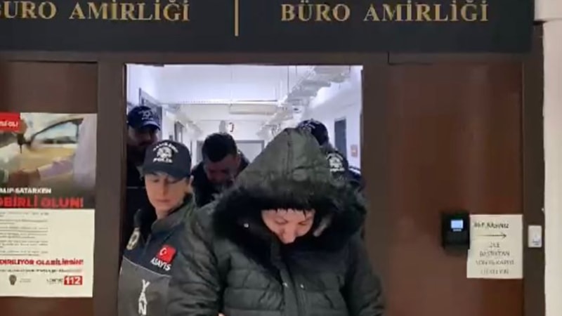 Adana'da dolandırıcı sahte hakim ve sevgilisi yakalandı