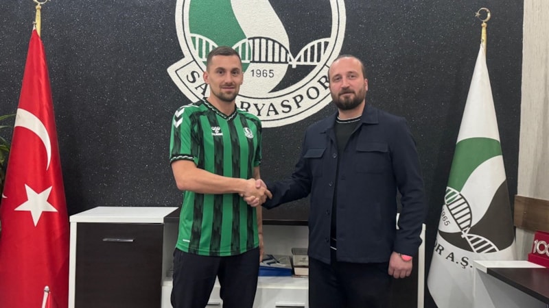 Sakaryaspor, Burak Altıparmak'ı kadrosuna kattı