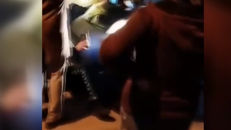 Ankara'da dur ihtarına uymayarak polise çarpan sürücü yakalandı