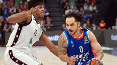 Anadolu Efes'ten Emporio Armani Milan'a 44 sayılık fark!