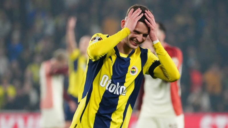 Sebastian Szymanski kanat bekte alkış aldı