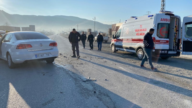 Osmaniye'de otomobil ile ticari taksi çarpıştı