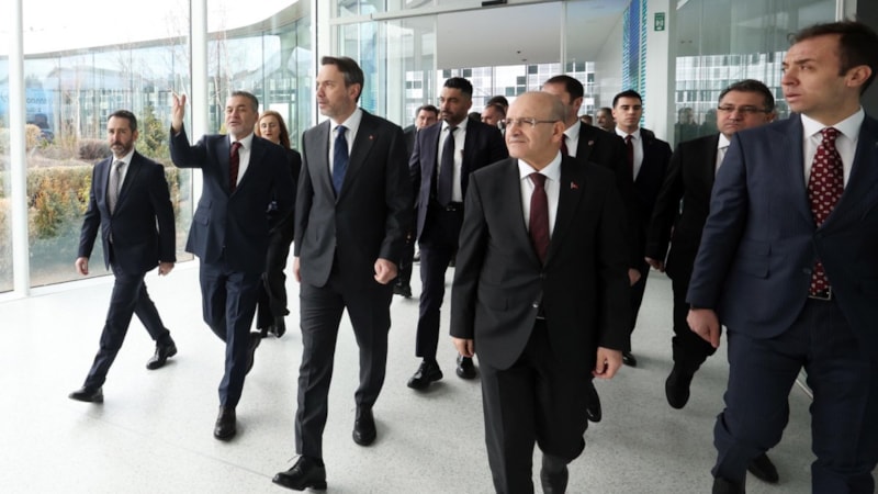 Alparslan Bayraktar ve Mehmet Şimşek, Konya'da güneş enerjisi santralini inceledi