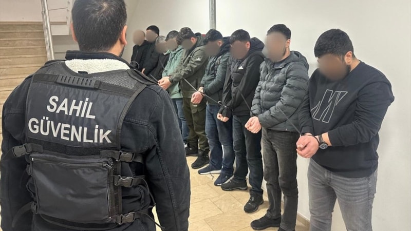 Muğla'da aranan 8 şüpheli yelkenli yatta yakalandı