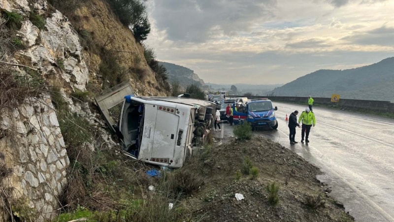 Aydın'da festivale gidenleri taşıyan araç devrildi: 23 yaralı