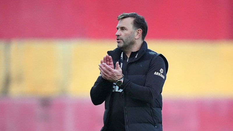 Okan Buruk'tan futbolculara: Taraftarın gönlünü alalım