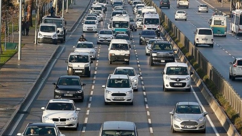 Milyonlarca araç sahibini ilgilendiriyor: 6 gün içinde aracına taktırmayan ceza ödeyecek!