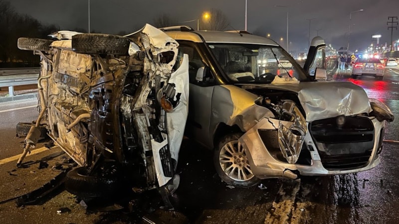 Kocaeli'de ters yöne giren alkollü sürücü zincirleme kazaya neden oldu: 4 yaralı