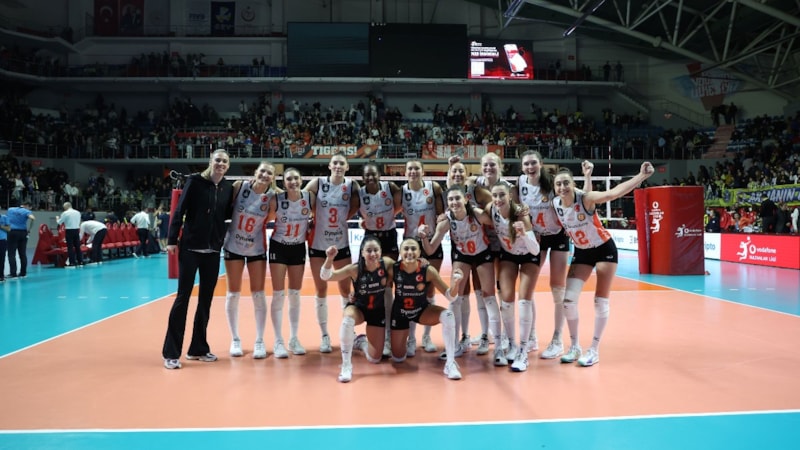 Eczacıbaşı, Fenerbahçe'ye şans tanımadı