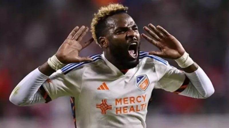 Sumudica kadro dışı bıraktı! Aaron Boupendza, Çin'e gidiyor