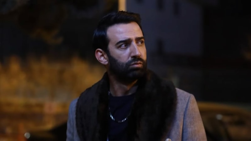 Uzak Şehir'in hırçın Demir'i gerçek hayatta pamuk çıktı! Eşi ile kareleri mest etti..