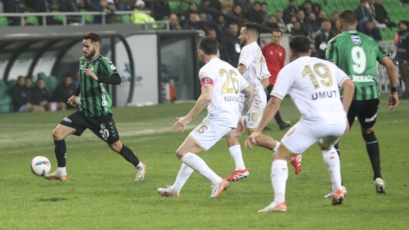 Manisa FK deplasmanda Sakaryaspor'u devirdi