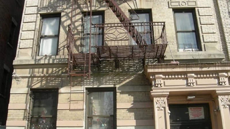 Yangın merdivenleri neden zemine kadar inmez?