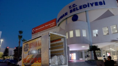 Adana'nın Seyhan Belediyesi'ne haciz şoku