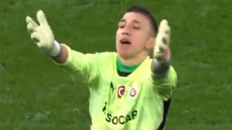 Fernando Muslera'dan Okan Buruk'a tepki: Neden Yunus Akgün'ü değiştirmiyorsun