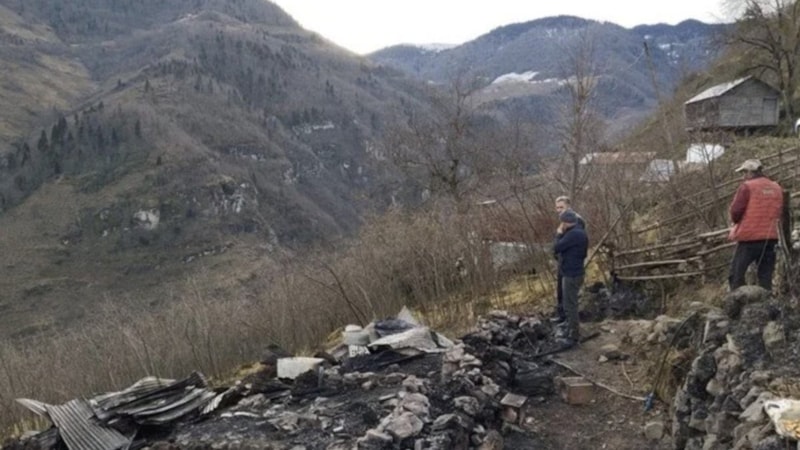 Ordu'daki yangında ahşap ev küle döndü