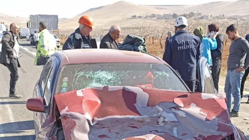 Şanlıurfa’da iki otomobil çarpıştı: 9 yaralı