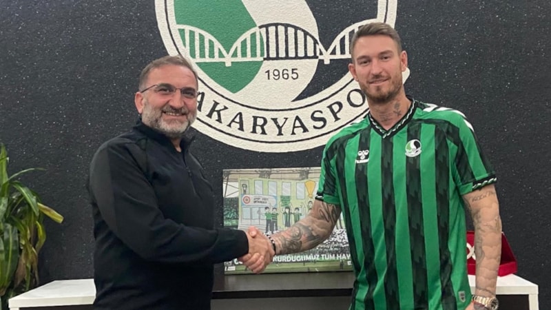 Sakaryaspor, Ömer Şişmanoğlu'na imza attırdı