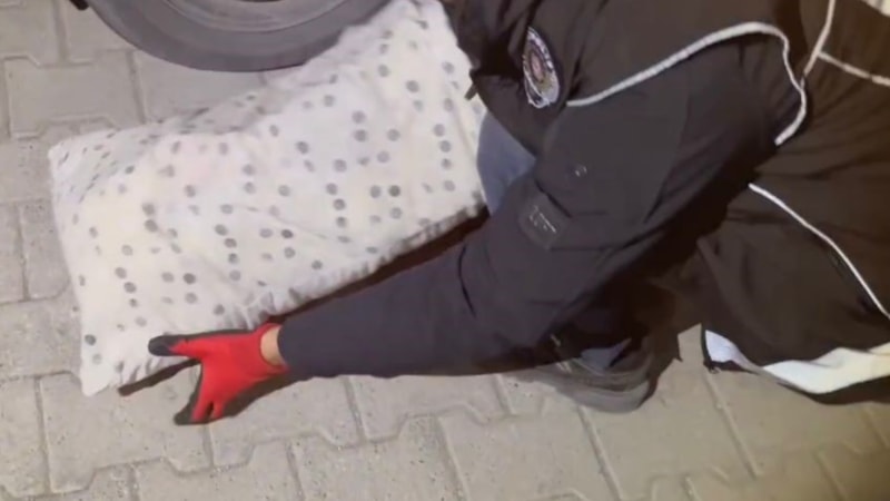 Malatya'da yastık içerisinde 1 kilo 982 gram metamfetamin bulundu