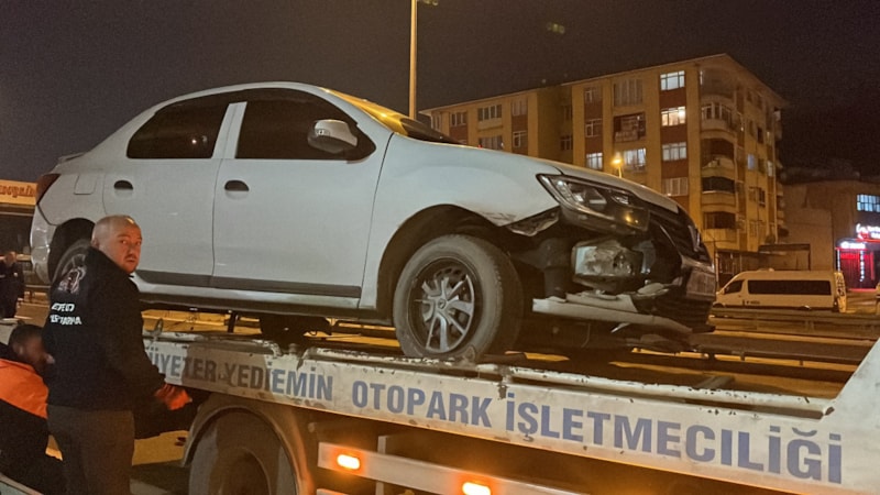 Kocaeli'de 2 otomobilin karıştığı kazada 2 kişi yaralandı