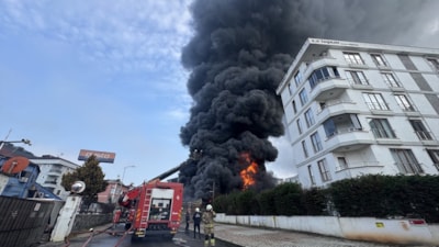 İstanbul'da lastik deposunda yangın