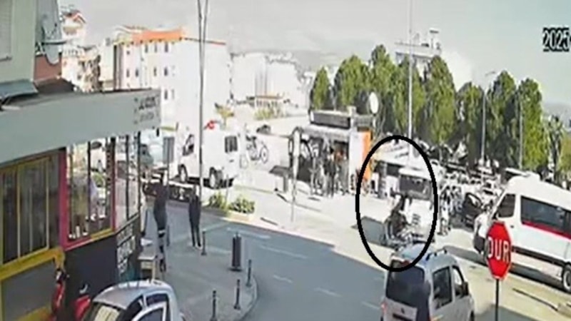 Antalya'da motorlu bisiklet cenaze aracıyla çarpıştı