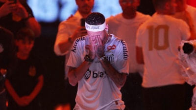 Neymar, imza töreninde gözyaşlarını tutamadı