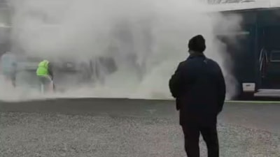 İstanbul'da metrobüs yolun ortasında arızalandı