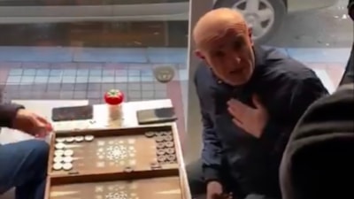 Rize'de tavla oynayanların gerginliği gündem oldu