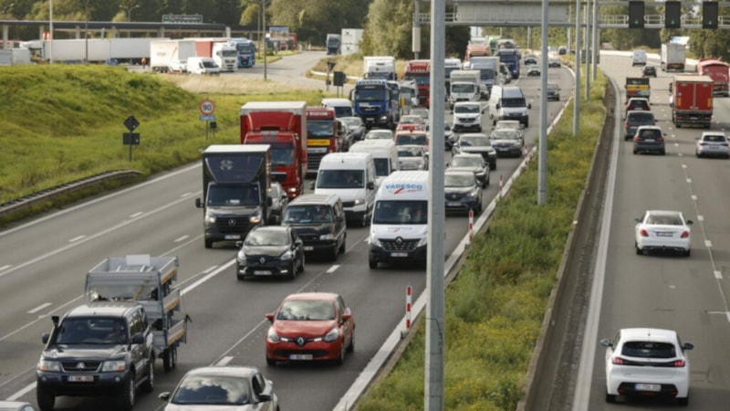 Fransa'da kaya parçaları yola düştü: 1000'i aşkın kişi trafikte mahsur kaldı