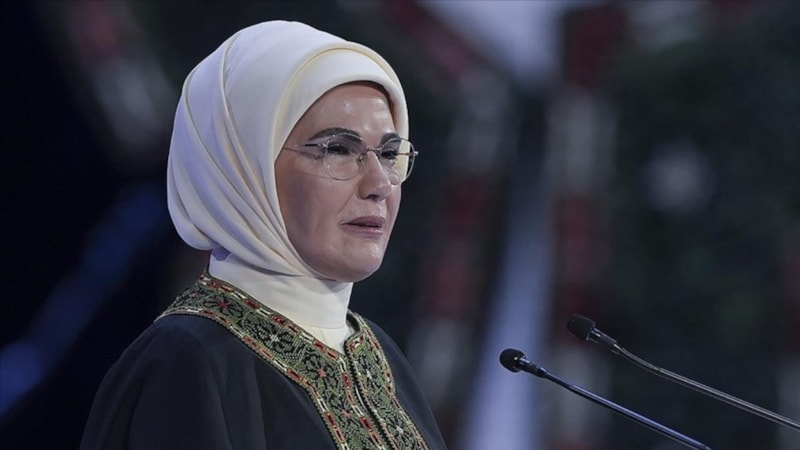Emine Erdoğan, Alev Alatlı’yı vefatının yıl dönümünde andı