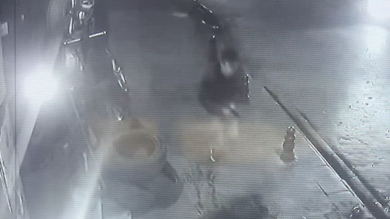 İstanbul'da husumetlisinin dükkanını kurşunladı