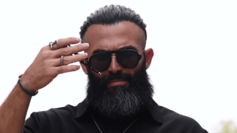 Turabi'nin uygunsuz şarkısına erişim engeli talebi