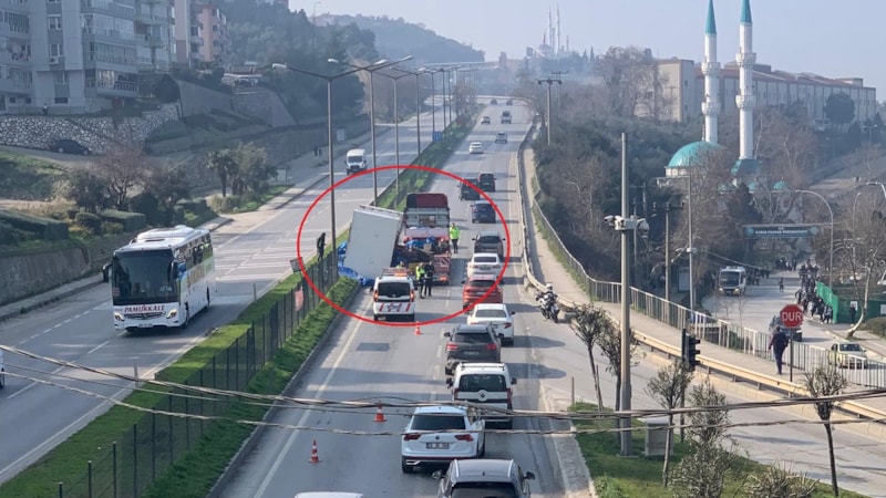 Bursa'da tırın dorsesinden makine kontrol paneli düştü