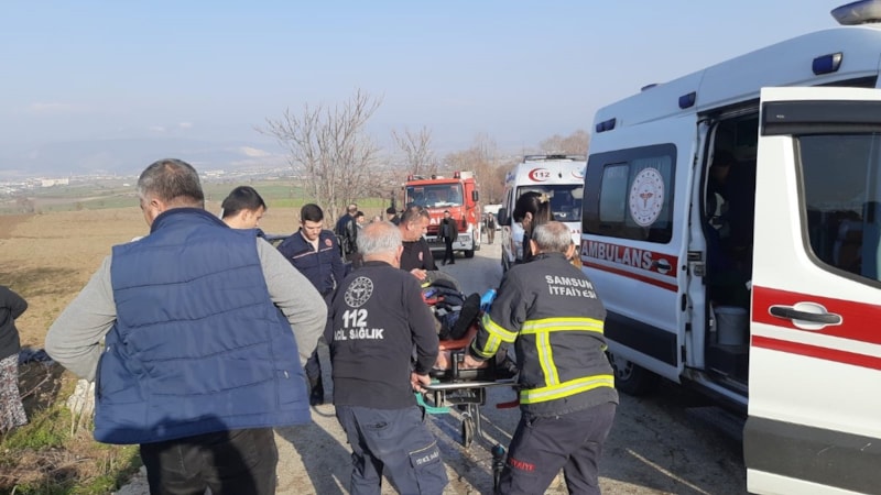 Samsun'da iki araç kafa kafaya çarpıştı: 10 yaralı