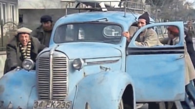 Mavi Boncuk filmindeki klasik otomobil bakın kaç modelmiş