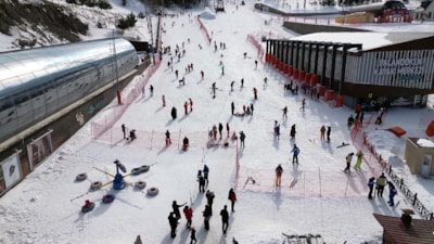 Erzurum'da çığ bölgesine giren ve kasksız kayak yapanlara ceza yağdı