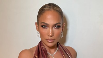 Şarkıcı Jennifer Lopez tarzıyla 67. Grammy Ödül töreninde! Güzelliğiyle damga vurdu