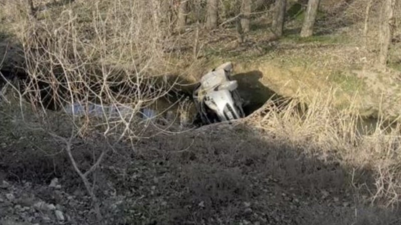 Çorum'da dereye uçan otomobilin sürücüsü yaralandı