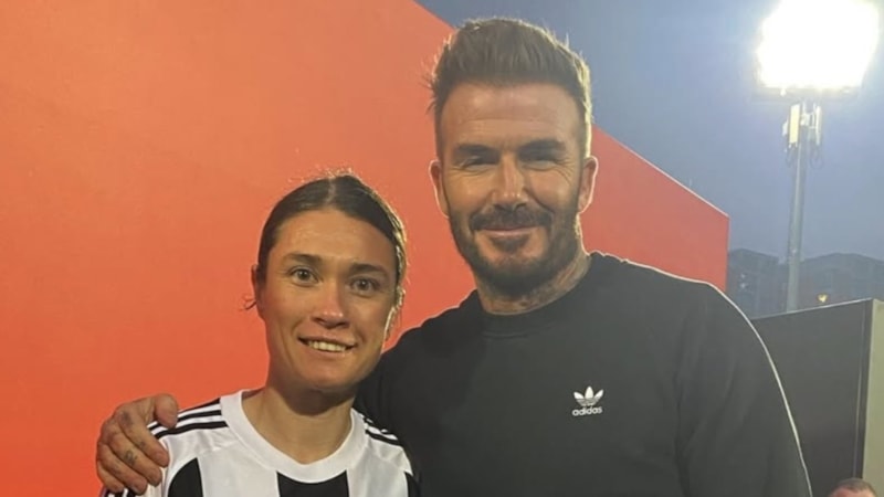 David Beckham, Beşiktaşlı kadın futbolcularla bir araya geldi