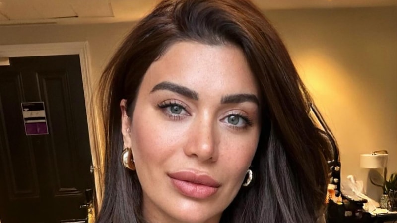 Ebru Şancı Öztürk, İngiltere paylaşımlarıyla dikkat çekmeye devam ediyor! Japon kavunu paylaştı