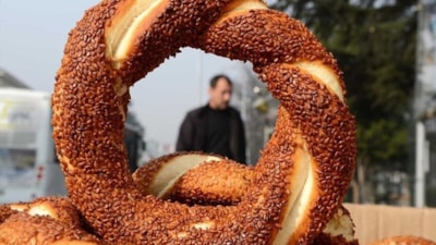 İstanbul'da 20 liradan simit satan işletmelere yasal işlem başlatıldı