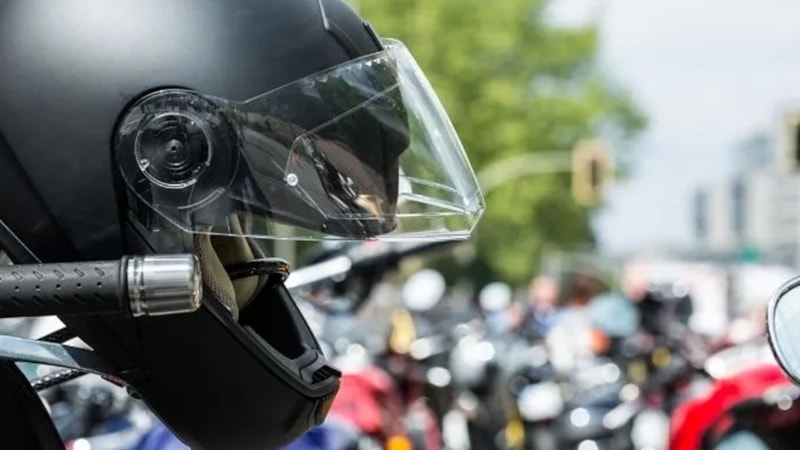 Motosiklet sahipleri yandı! Kask takmayana akaryakıt verilmeyecek