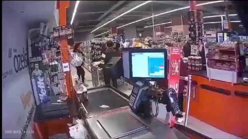 İstanbul'da işten çıkarılan market çalışanı sinir krizi geçirdi