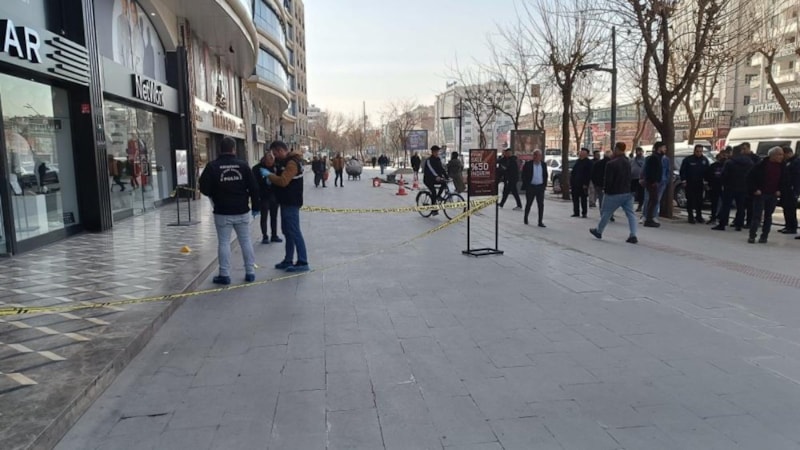 Batman'da iş merkezinin 7'nci katından düşen genç kız hayatını kaybetti