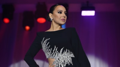 Ebru Gündeş’in 14 Şubat tarifesi! En önden izlemek isteyen sevgililer 100 bin TL verecek!