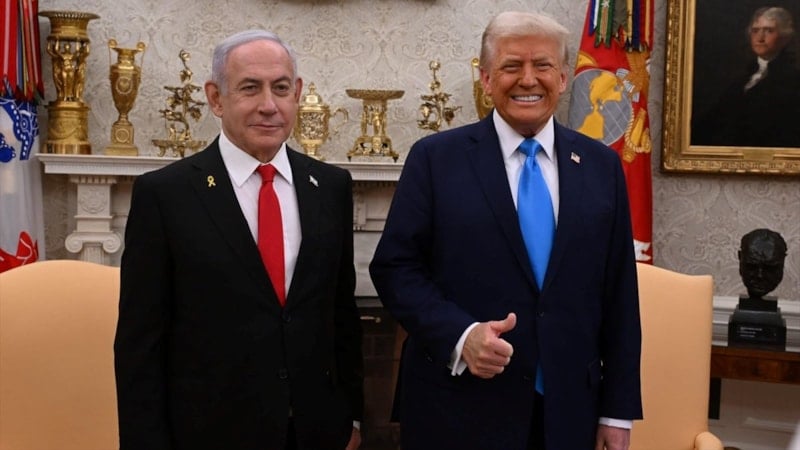 Katil Netanyahu, ABD Başkanı Trump'a çağrı cihazı hediye etti