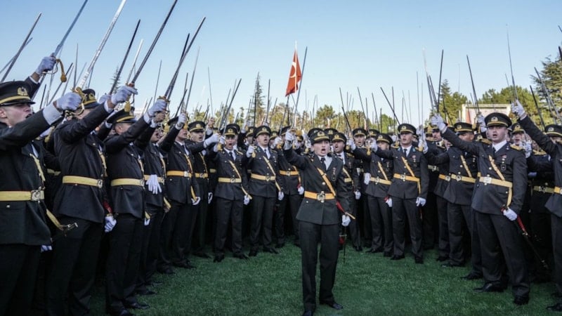Mustafa Sandal, ihraç teğmenin mesajını paylaştı: Gözlerim doldu