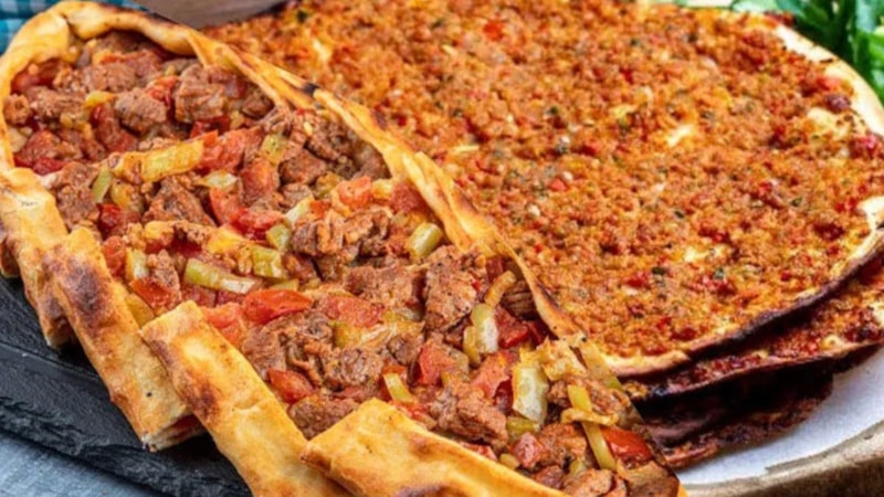 Severek yiyorduk ama… Lahmacun ve pide yerine bakın ne yedirmişler